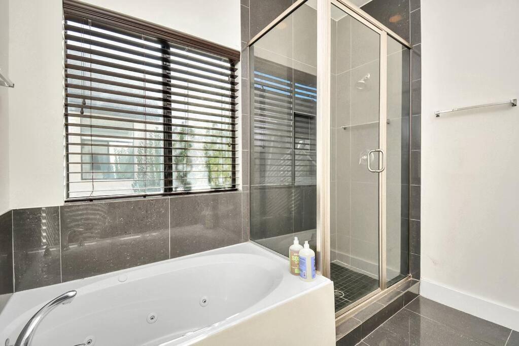 3Br/3.5Ba Three Story East Downtown Townhouse With View Villa Houston Exteriör bild